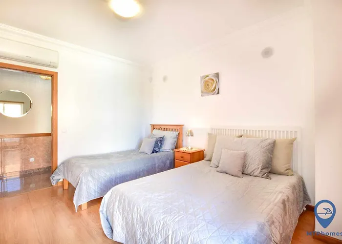 Alfarrobeira By Mtphomes * 알부페이라