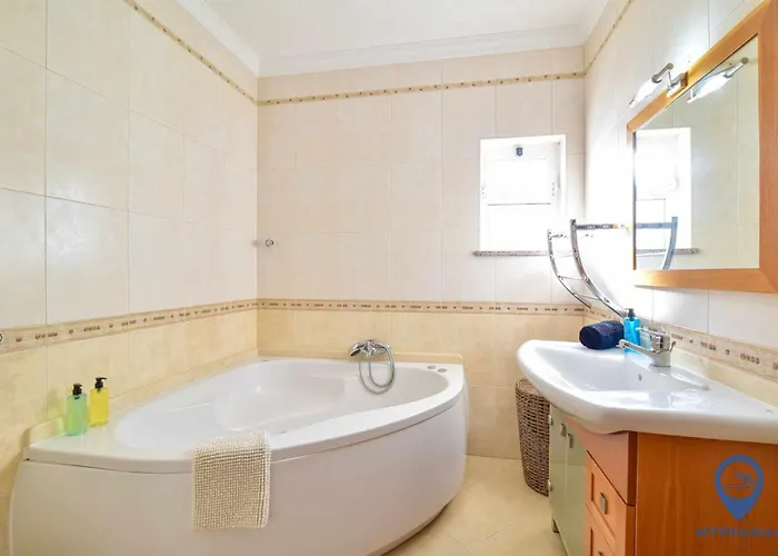 Alfarrobeira By Mtphomes