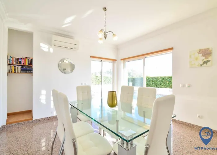 Alfarrobeira By Mtphomes 알부페이라