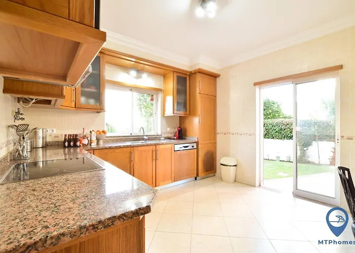 Alfarrobeira By Mtphomes *