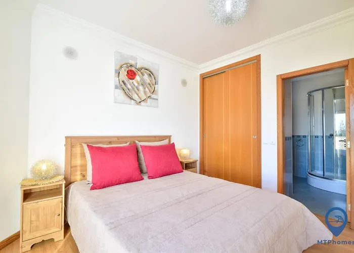 Alfarrobeira By Mtphomes 알부페이라