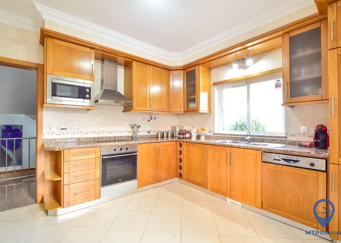 Alfarrobeira By Mtphomes 빌라 알부페이라