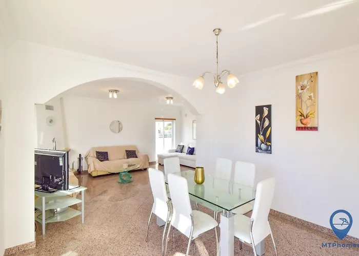 Alfarrobeira By Mtphomes * 알부페이라